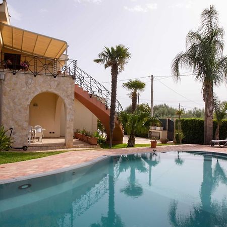 Villa Libeccio Appartment With Shared Swimming Pool, At 200 Meters From The Beach, Solarium And Private Parking Avola Extérieur photo
