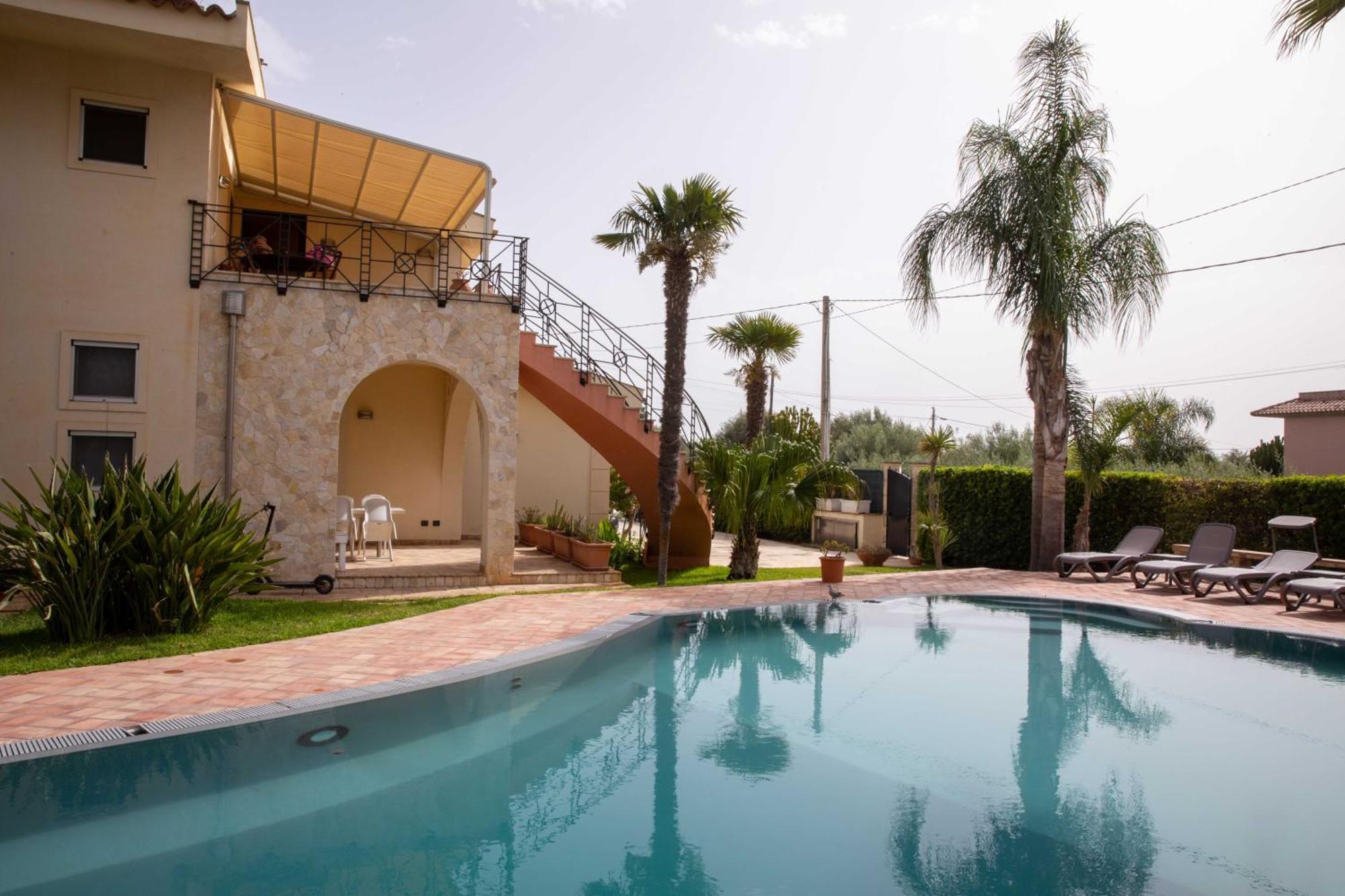 Villa Libeccio Appartment With Shared Swimming Pool, At 200 Meters From The Beach, Solarium And Private Parking Avola Extérieur photo