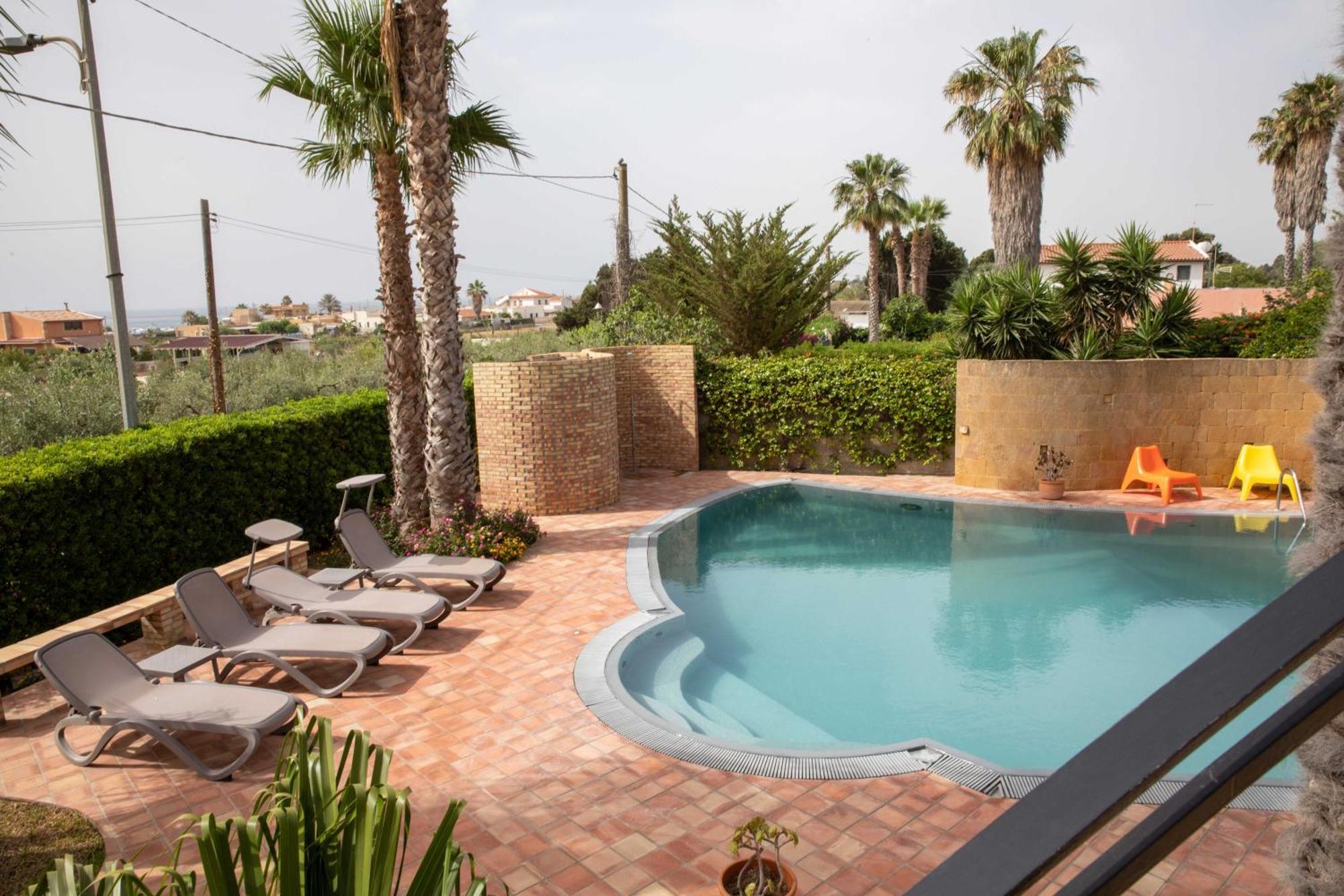 Villa Libeccio Appartment With Shared Swimming Pool, At 200 Meters From The Beach, Solarium And Private Parking Avola Extérieur photo